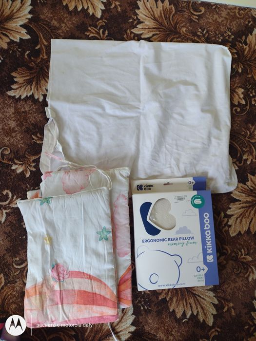 ЛОТ Бебешки обиколник , възглавничка и топли дрехи