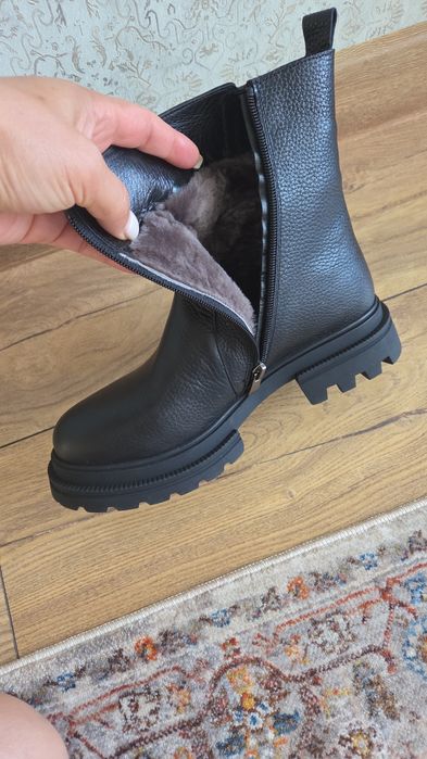 Продам зимние ботинки