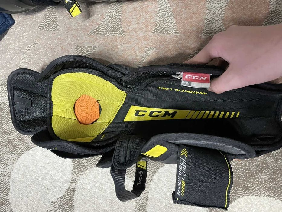 Продам хоккейную форму 11-13 лет.