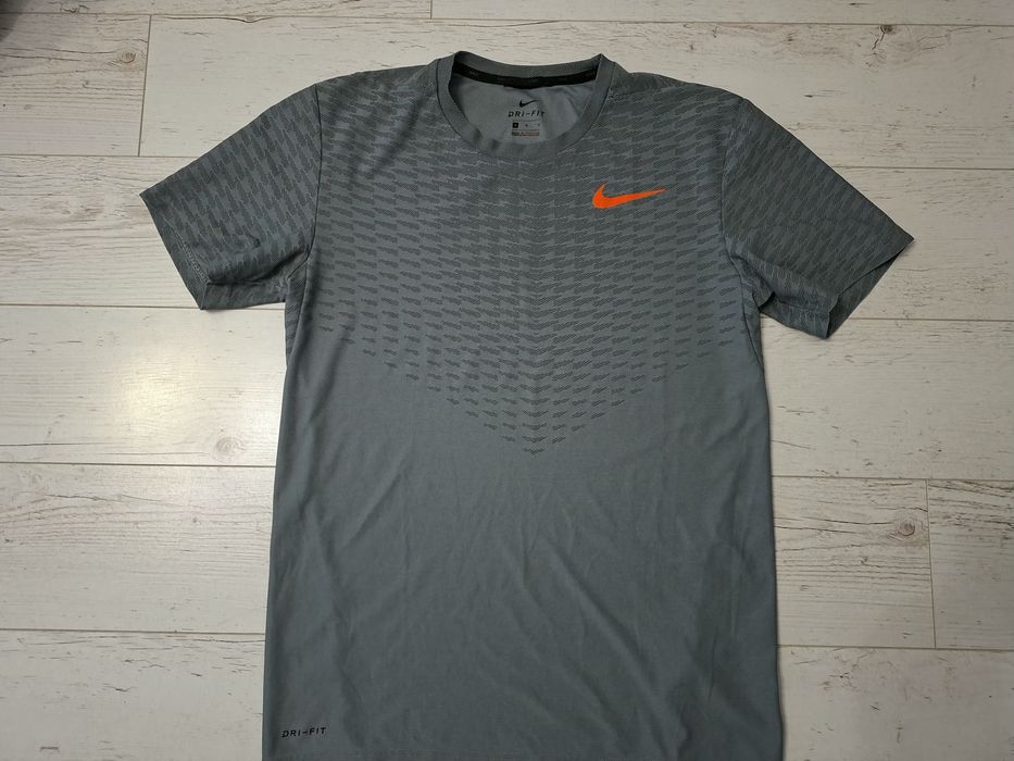 Nike-Страхотна Ориг.тениска Нова!