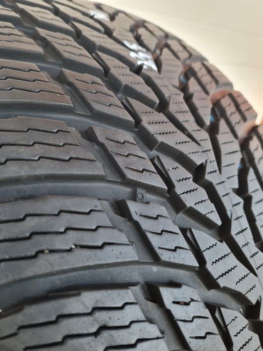 Зимни гуми 4 броя NOKIAN WRSnowProof 235 50 R17 дот 1519