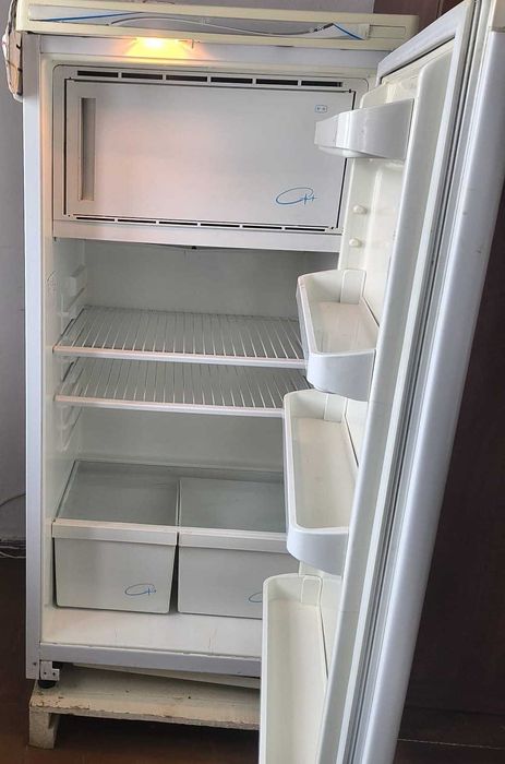 Холодильник б/у в хорошем состоянии