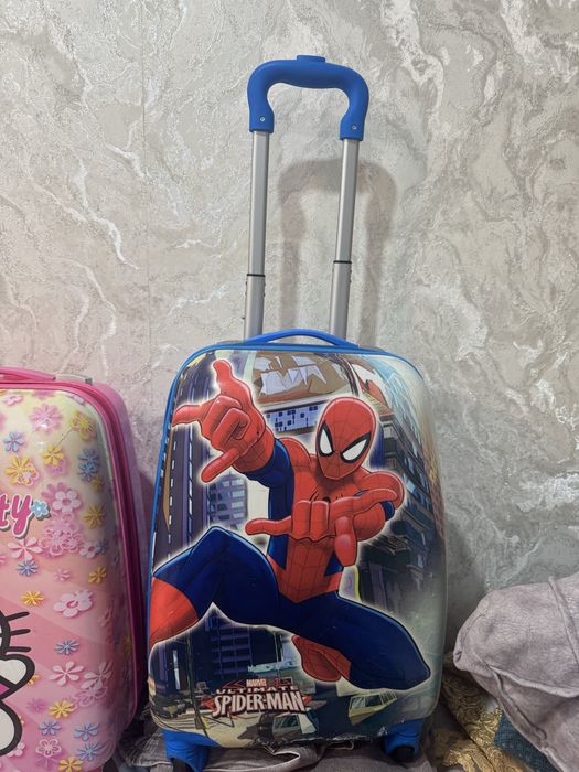 Продам чемоданы
