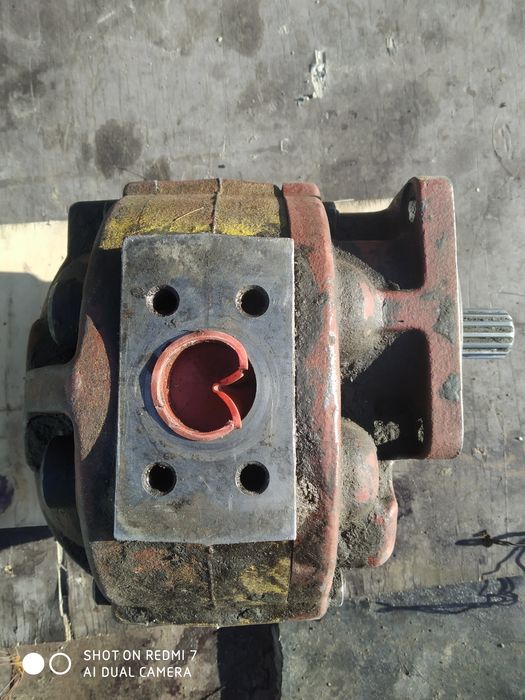 Гидронасос  погрузчика L34