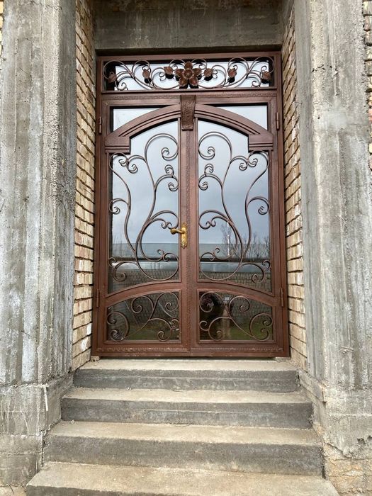 Учкахрамондан кирганда 3 кават каропка уй сотилади ёки бартер