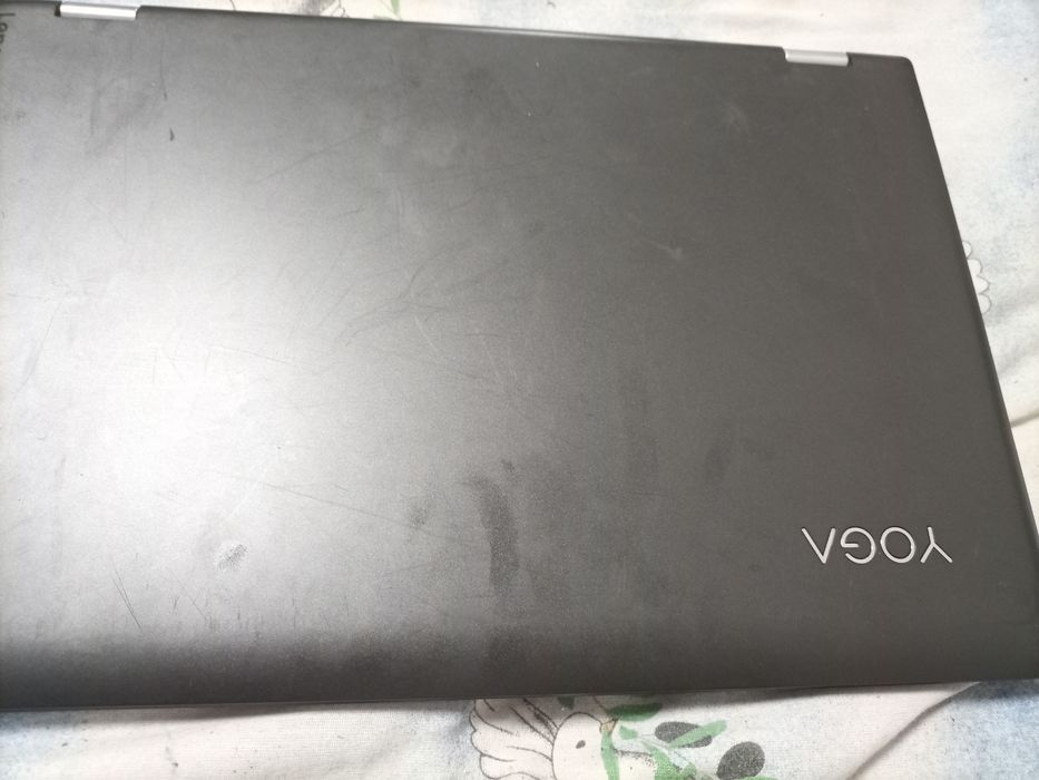 Leptop funcționale cu încărcător