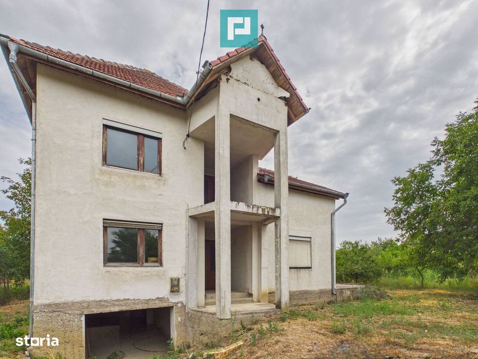 Casă nouă cu etaj, în localitatea Almaș, Arad