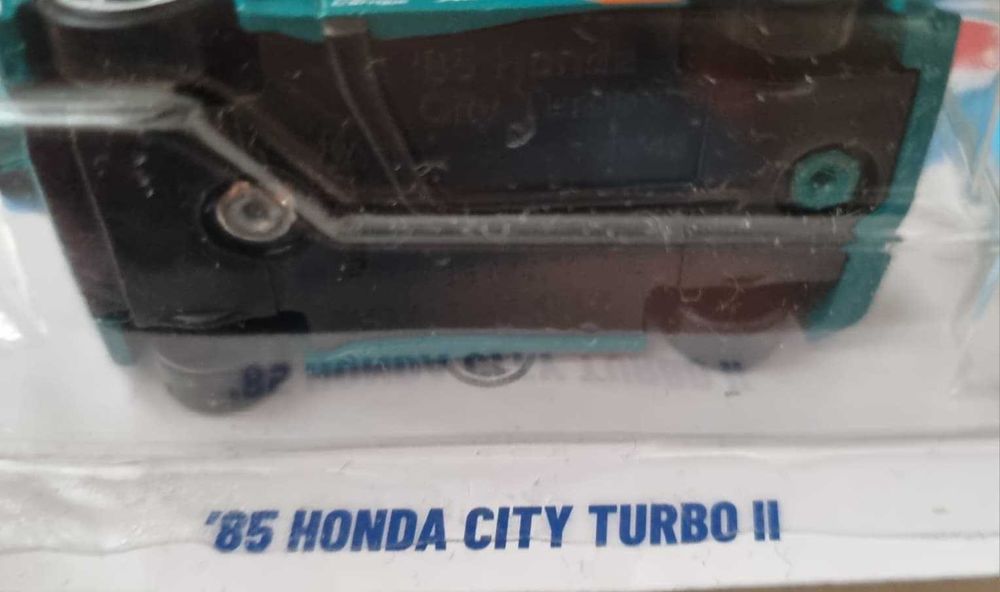 Hot Wheels Treasure Hunt si Mainline