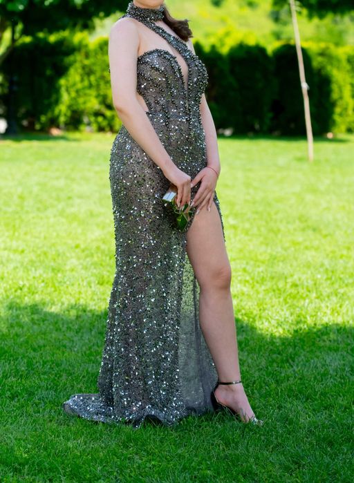 Официална рокля с пайети и камъни