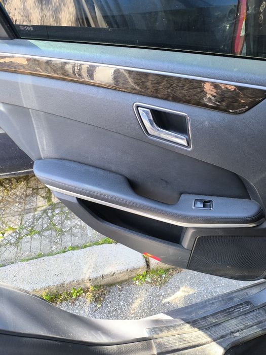 Продавам mercedes E220 2010 с възможен бартер