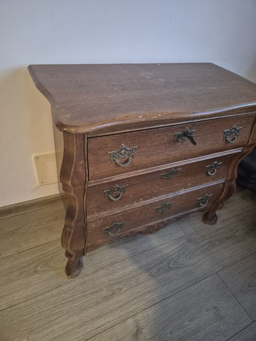 Comodă din lemn masiv, stil clasic, stare bună