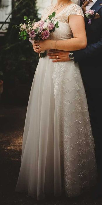 Vand rochie de mireasa din dantela - marimea L - 550 RON