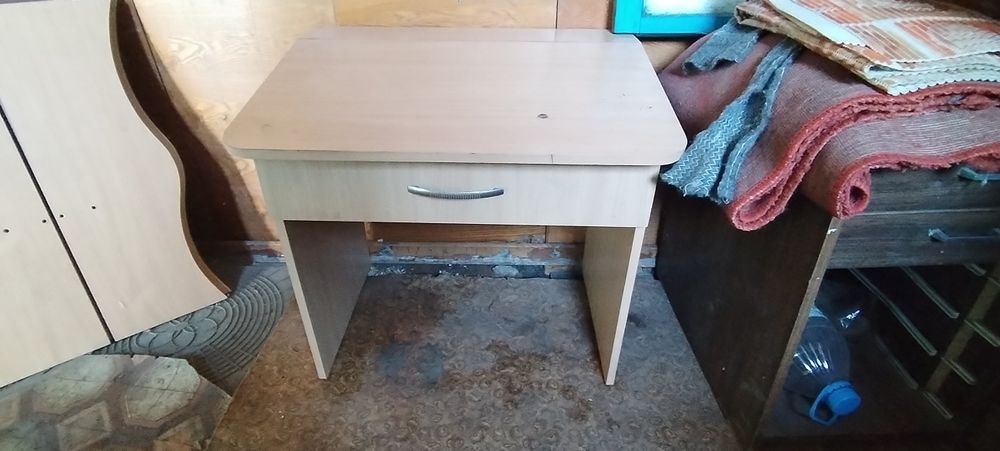 Продам детскую парту-столик!