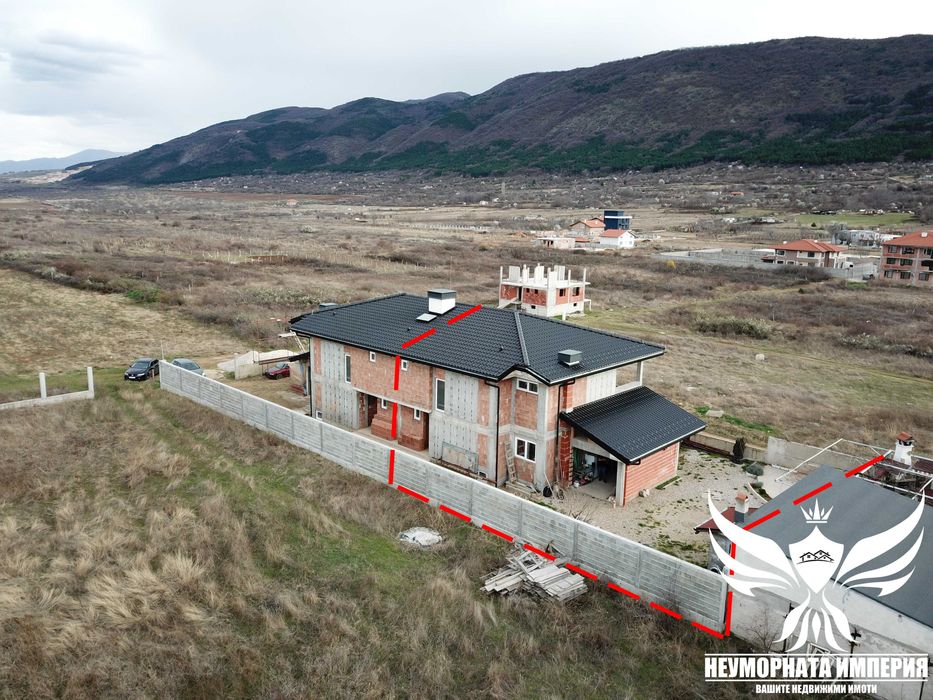 Продавам 3ет. къща 402РЗП, гараж и двор 460кв. гр.Асеновград,кв.Изток