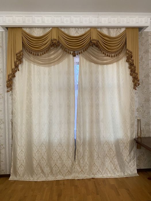 Шторы с ламбрекеном для зала