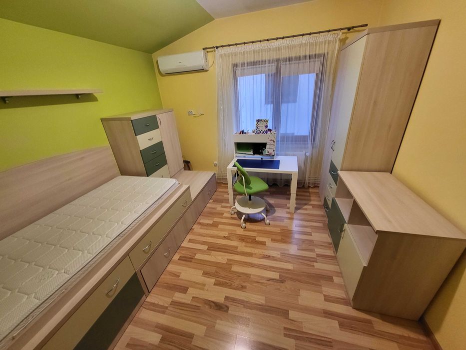 Dormitor complet  copii: pat (uri), dulapuri, birou, scaun