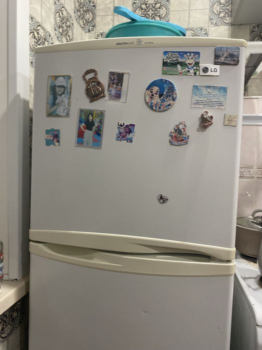 Холодильник белый