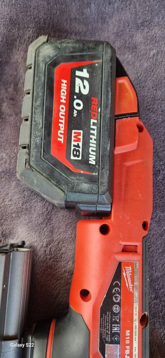 Milwaukee ferestrău pendular pe acumulator