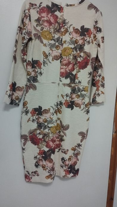 Рокля на цветя ZARA