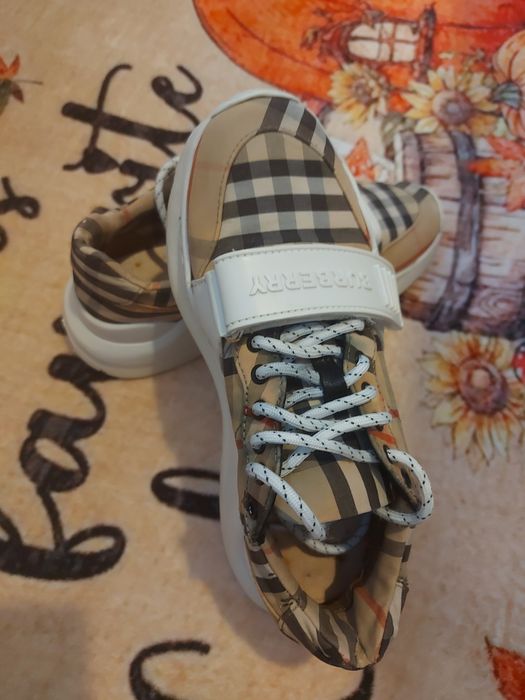 Adidasi burberry