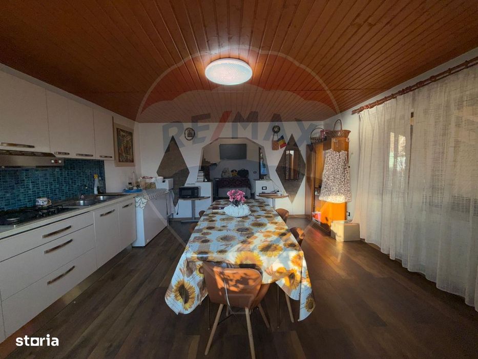 Casa cu teren de vanzare Golesti-Ramnicu Valcea / Manastirea Filimon