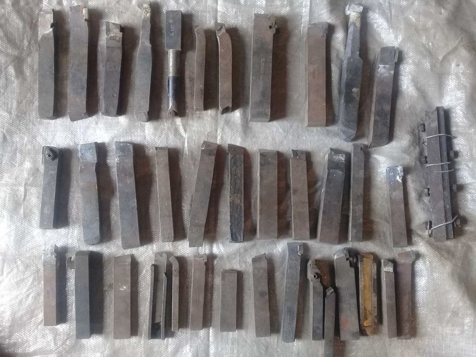 продам токарный инструмент