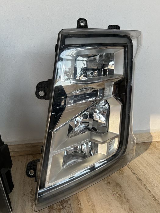 Set faruri halogen Ford Fmax