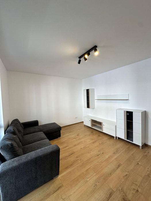 Apartament cu 3 camere , cu grădină proprie 100 mp / Sânpetru / 2 parcări.