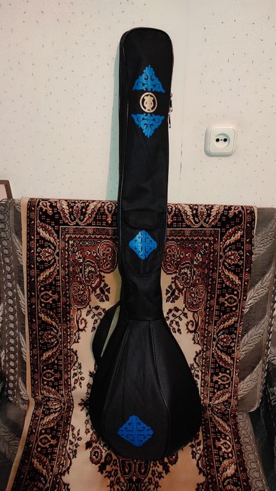 Домбра чехолымен