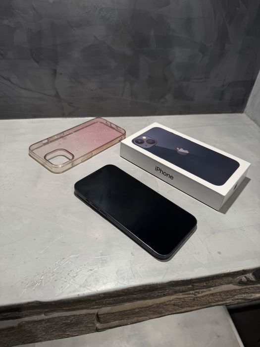 Перфектен Iphone 13  Midnight + подаръци