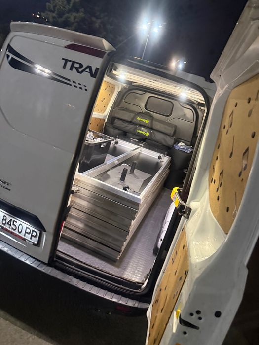 Услуги - сцена , подиум  звук осветление DJ и Др !