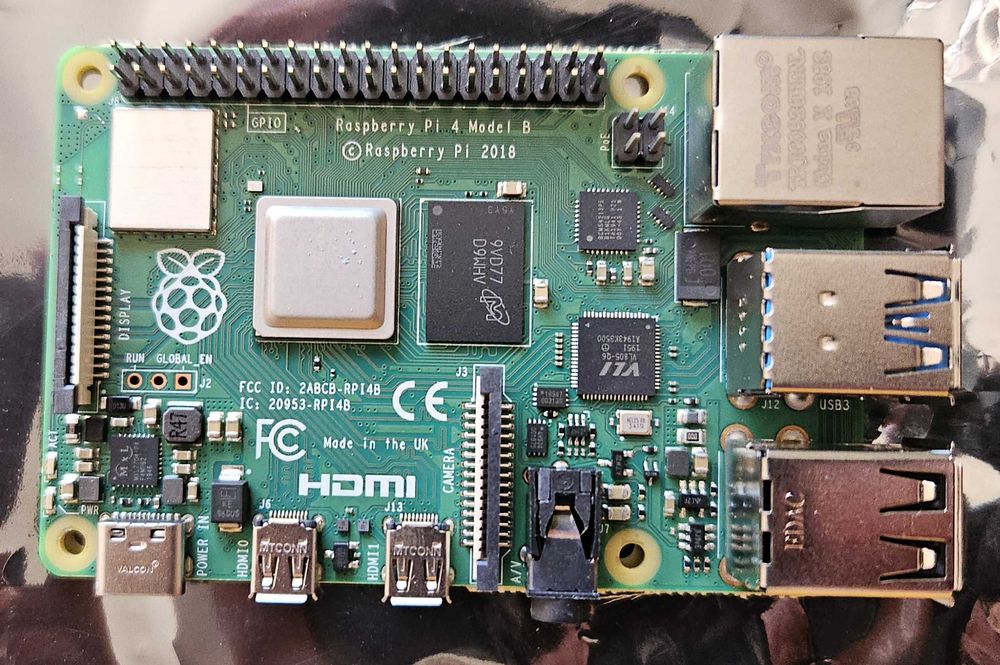 Vând Raspberry Pi 4 Model B de 4GB RAM