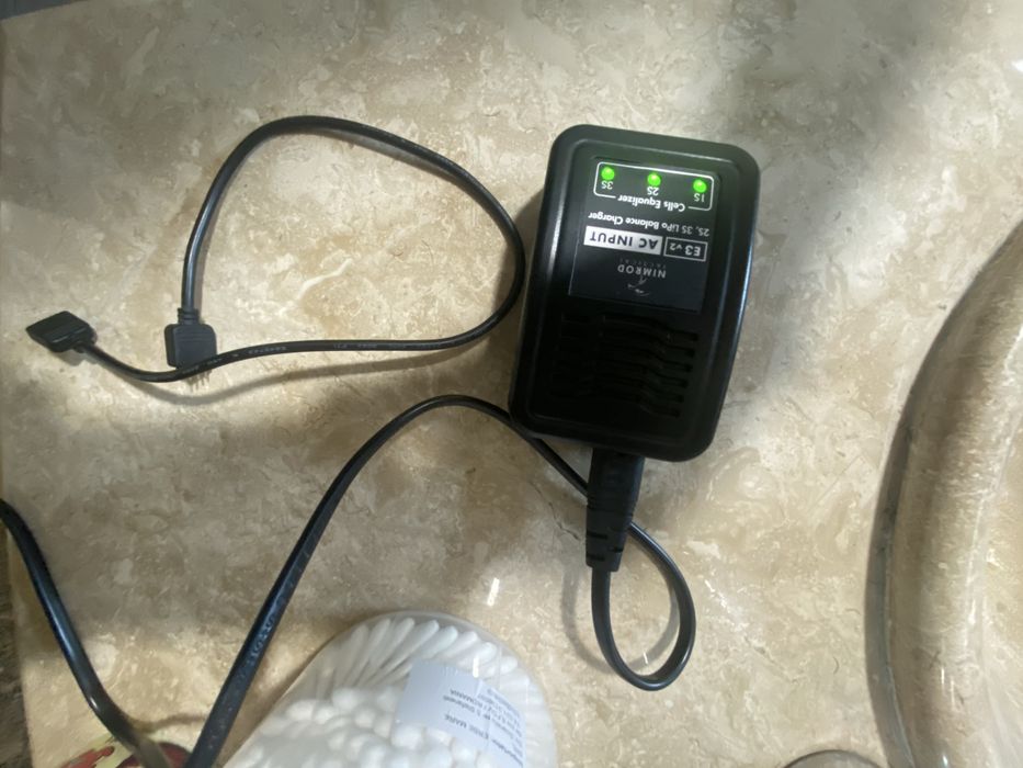 Vand  acumulator de incarcat bateri la m4