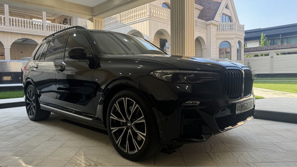BMW X7 50i 4.4 литра