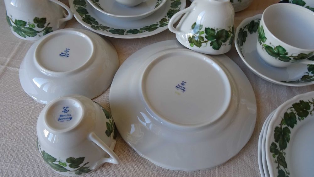 Лозов лист  - Oscar Schaller 1918- 1938 г.  porcelain