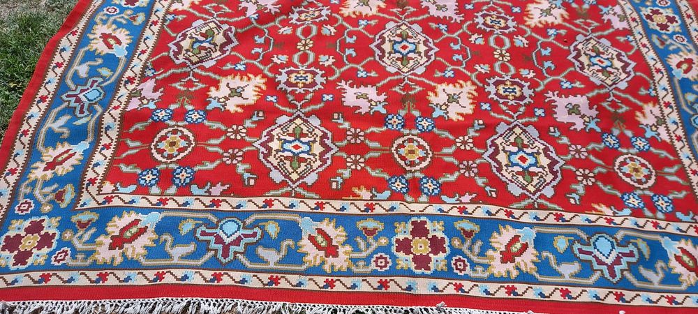 Автентичен чипровски килим