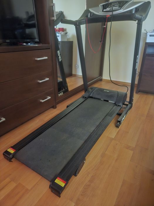 Bandă de alergat electrică DHS – Pliabilă, 12 programe, senzori puls, folosită puțin