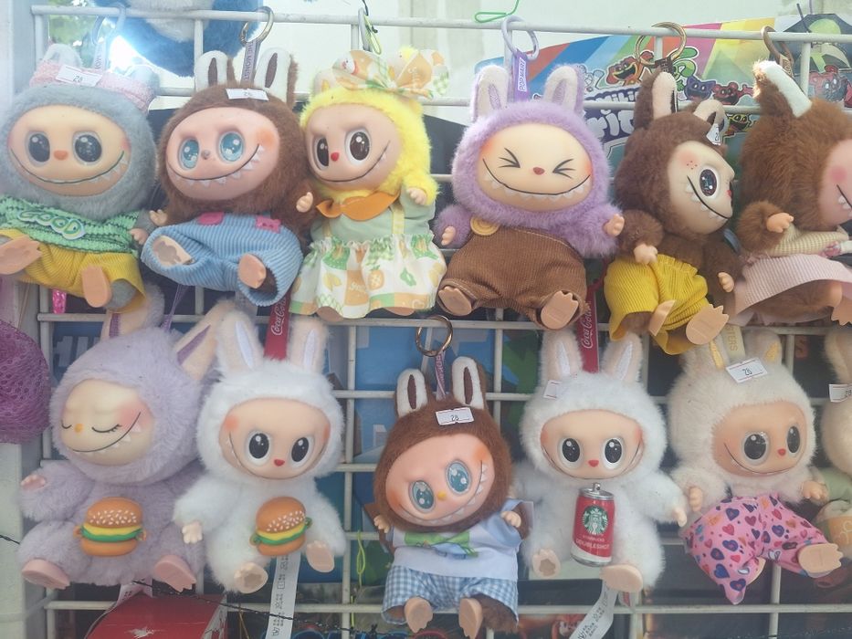 Лабубу  по избор на цвят модел и дрехи