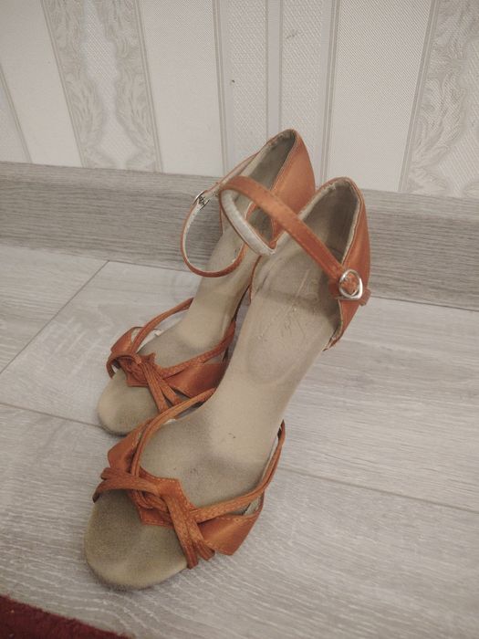 Срочно продам туфли для танцев