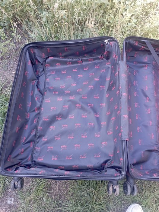 Продам чемоданы б/у