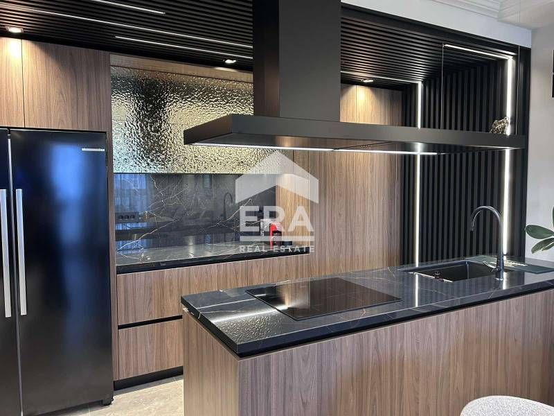 Продава се Тристаен апартамент в Варна, Възраждане 1 - 108 кв.м за 2593 €/кв.м - Снимка #2