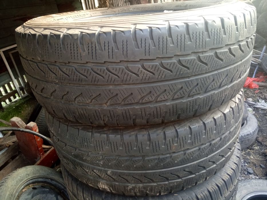 2 Buc //  225/65/16c Goodyear  2021