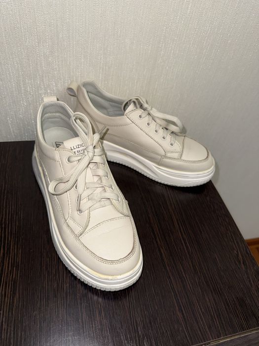 Бежевые кеды весна/лета