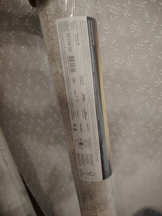 Продам два рулона обоев