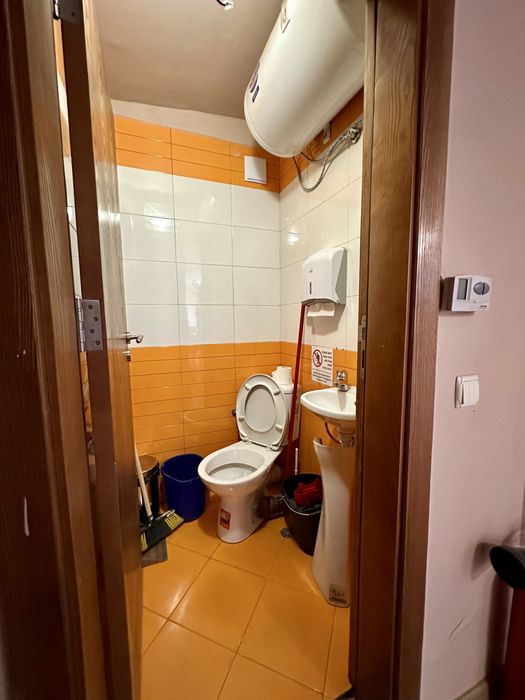 Офис под наем, център, след ремонт