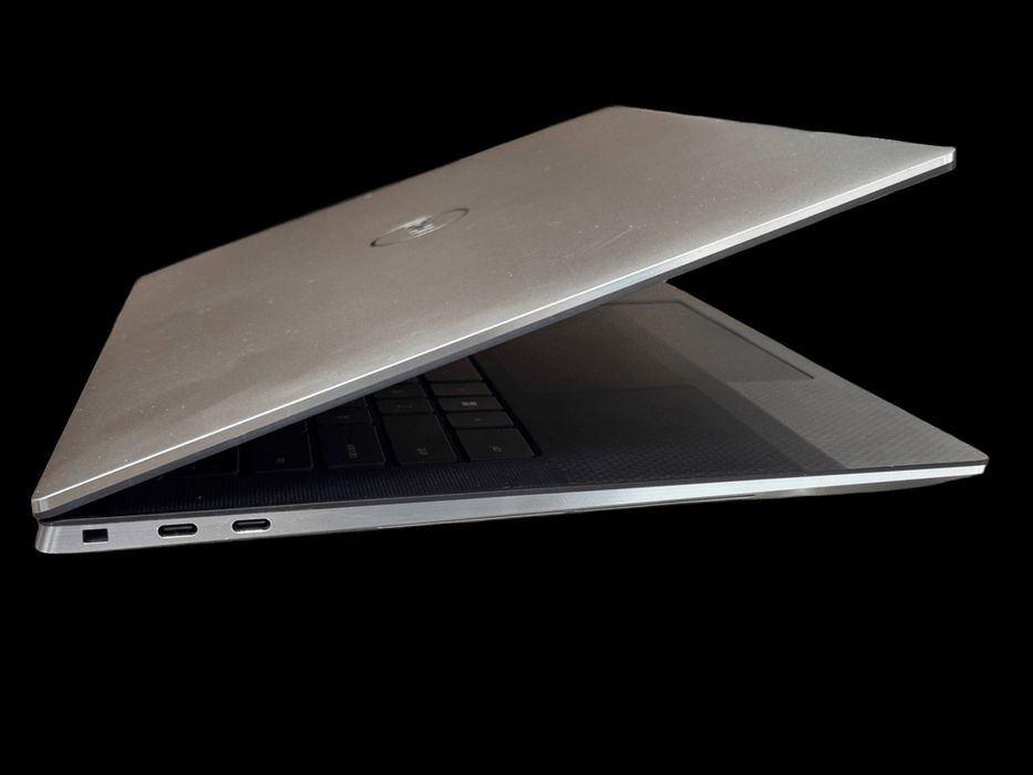 Ultrabook DELL Precision 5560
• 15,6" FullHD IPS
• Intel Core i7-11850