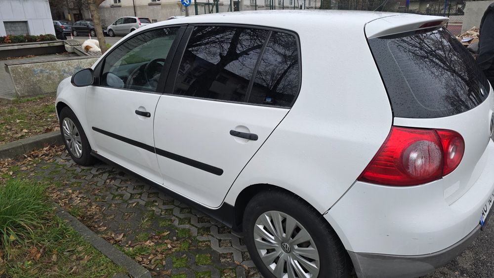 Vând Volkswagen GOLF 5