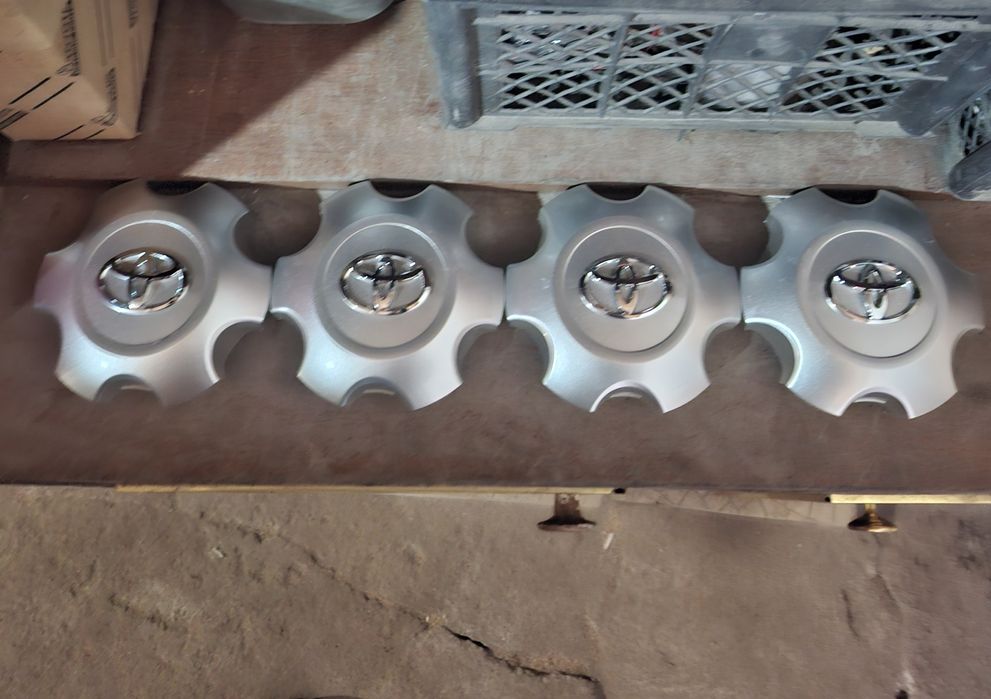 На колеса колпаки Toyota
