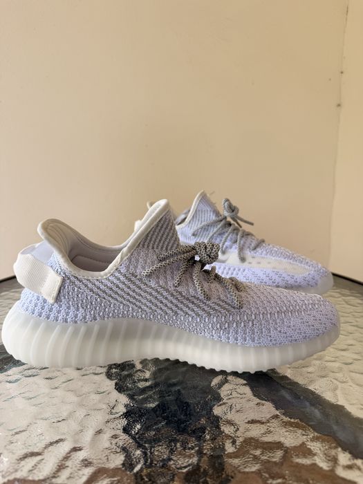 Yeezy 350 noi cu etichete