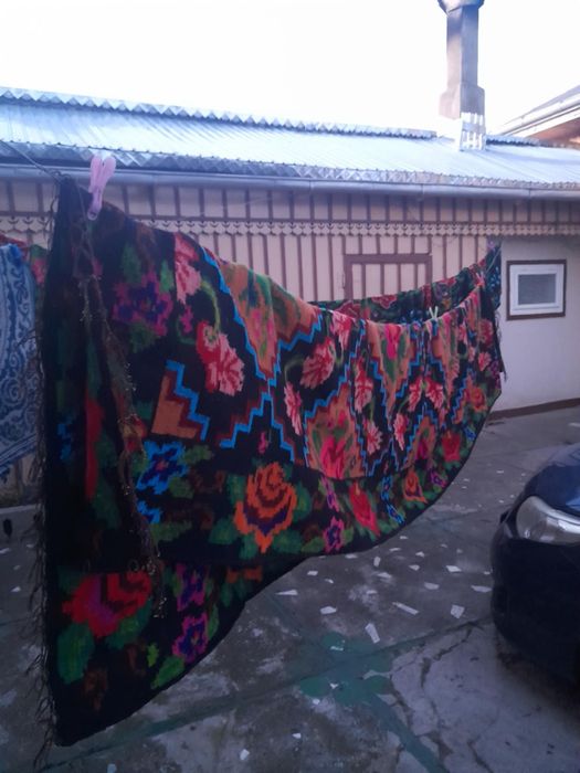 Covoare rustice și scoarță